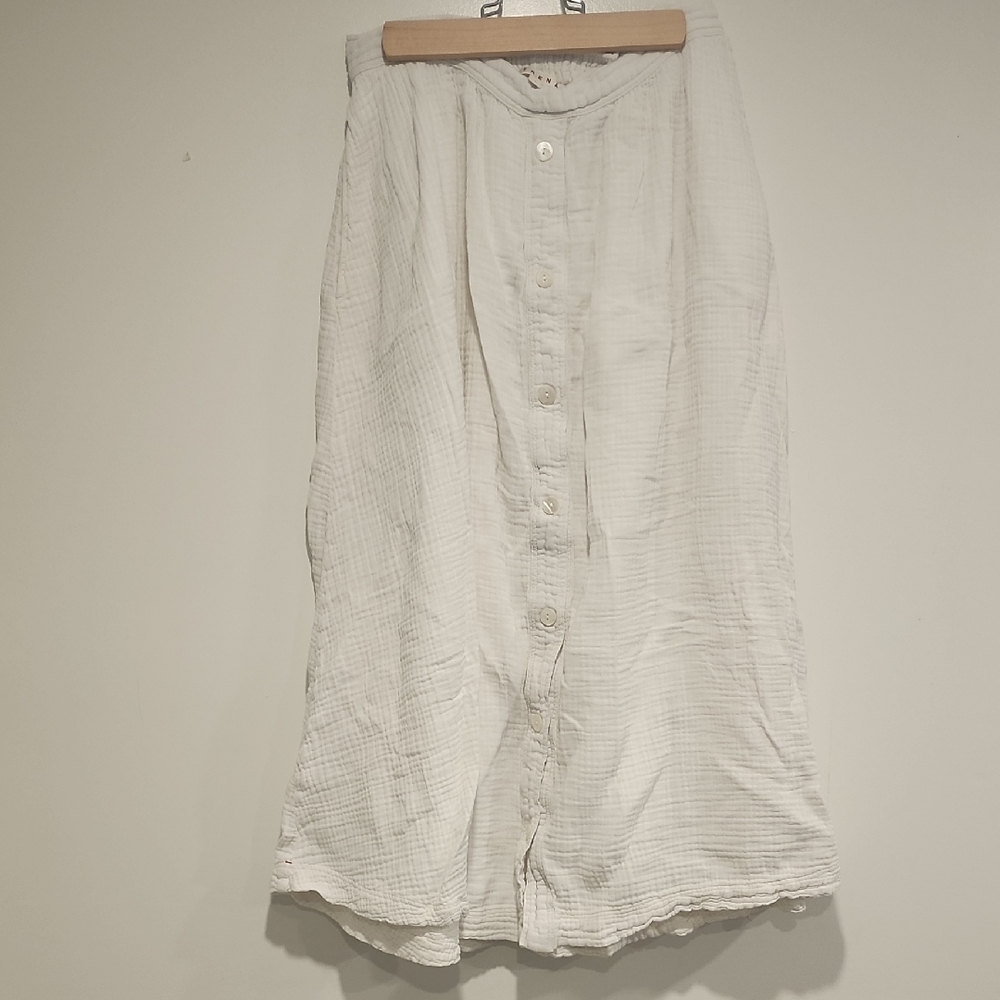 XiRENA White Buttoned  Skirt (S) W/ Pockets